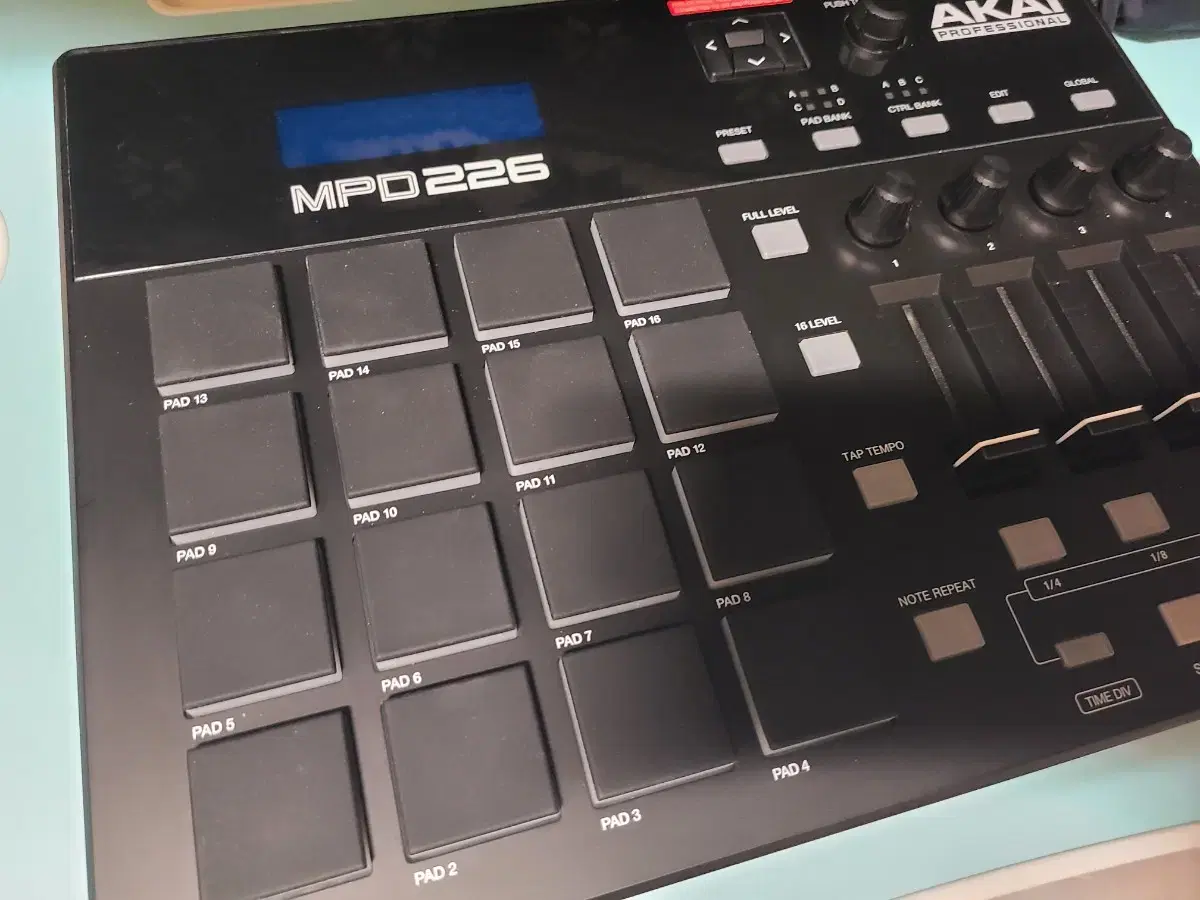 AKAI MPD 226 판매